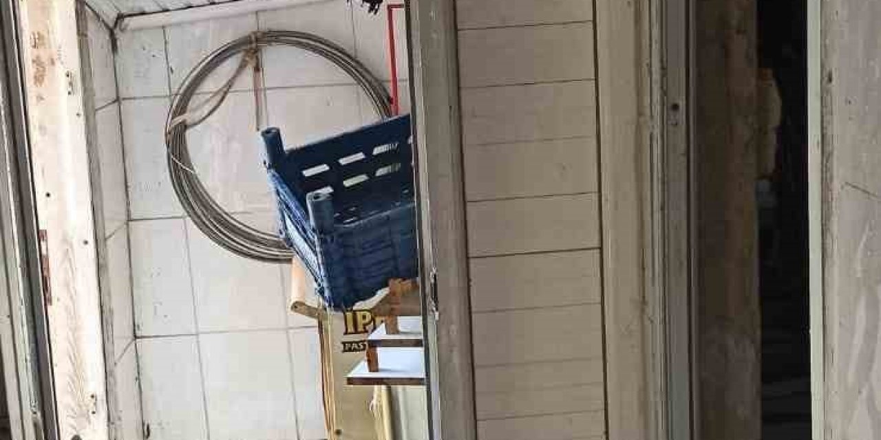 Tarsus’ta Otomobil Ve İş Yerinde Yangın