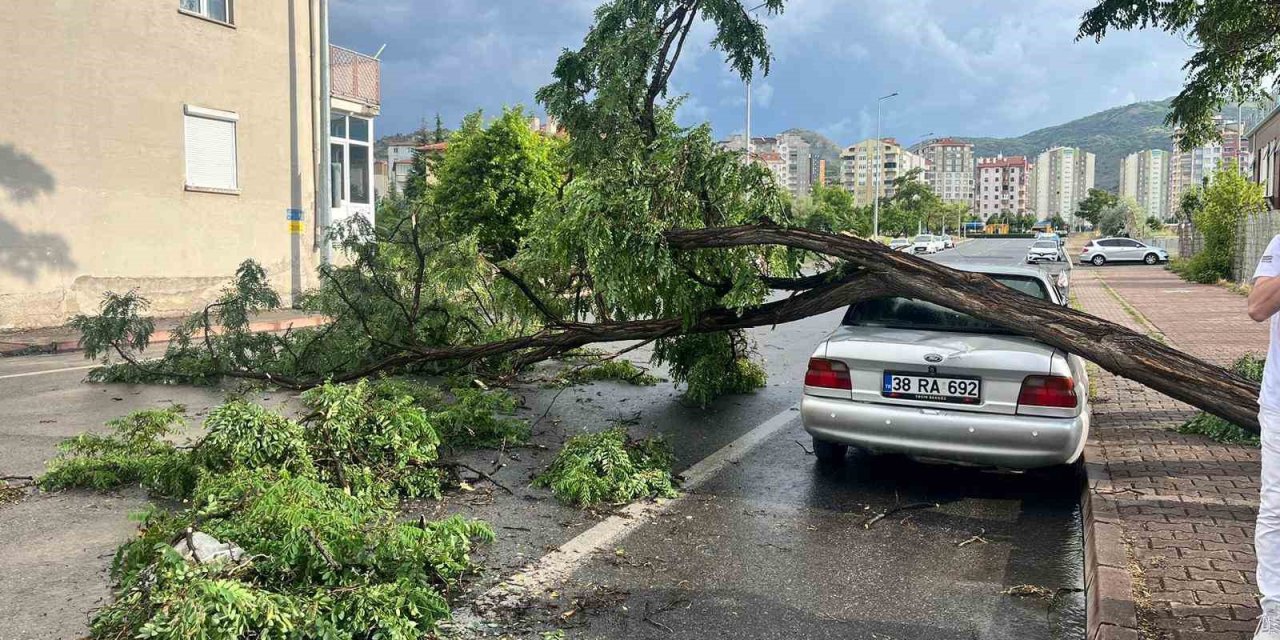 Nuh Naci Yazgan Üniversitesinin Çatısı Böyle Uçtu