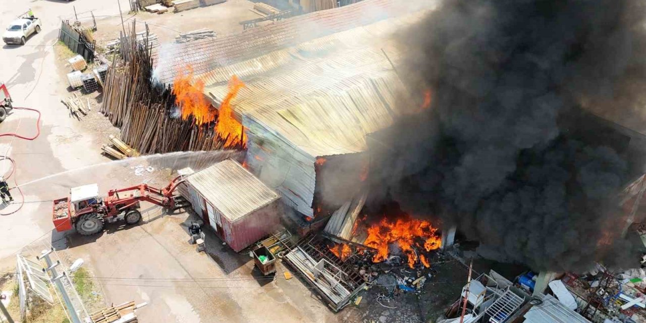 Aksaray’da Kereste Fabrikası Alev Alev Yandı
