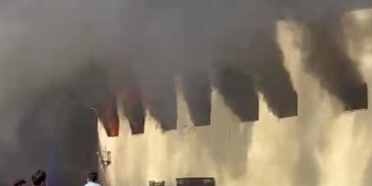 Kumluca Hali’nde Korkutan Yangın