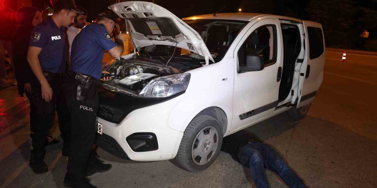 Uygulama Noktasına Hatalı Sürücü Değil, Aracının Motoruna Kedi Kaçan Sürücü Geldi