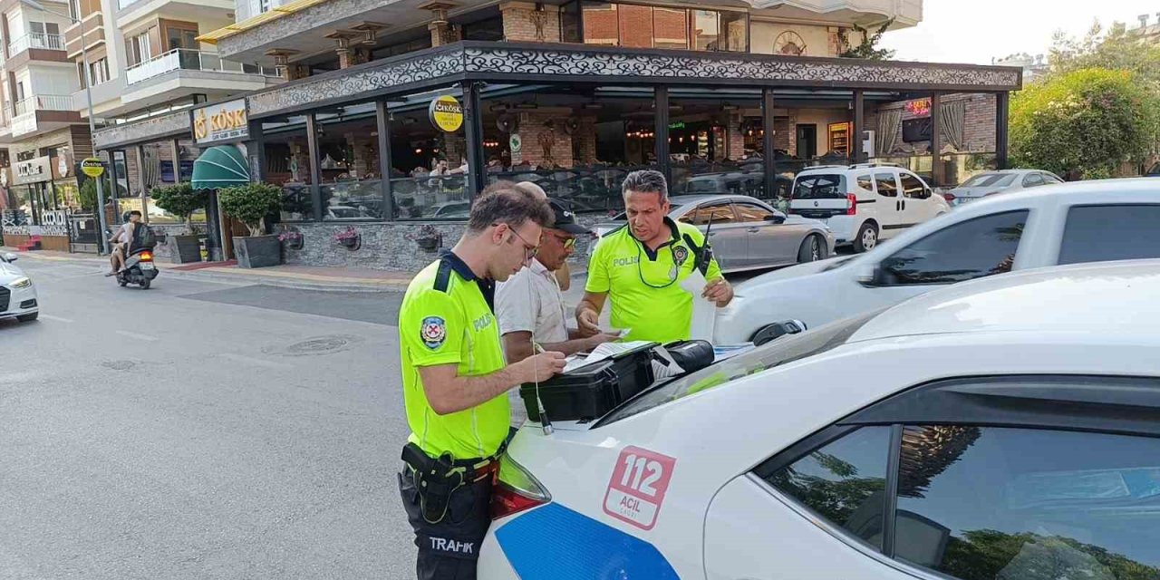 Göz Göre Göre Gelen Kazada Genç Kız Yaralandı