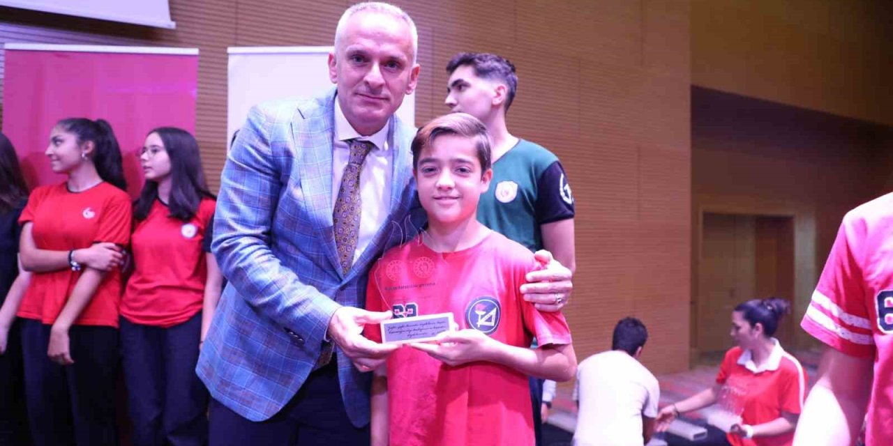 Okul Sporlarının ‘altın Çocukları’ Ödüllendirildi