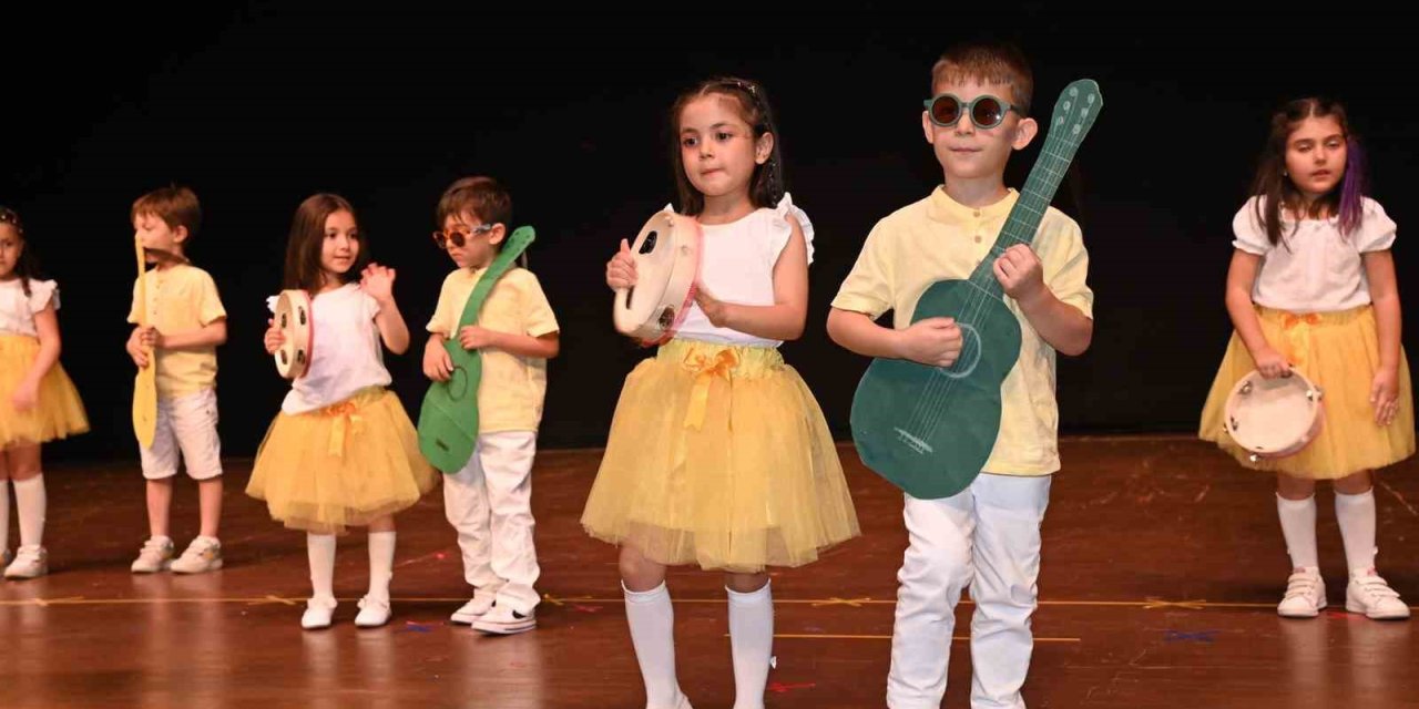 Manavgat’ta Miniklerin Mezuniyet Sevinci