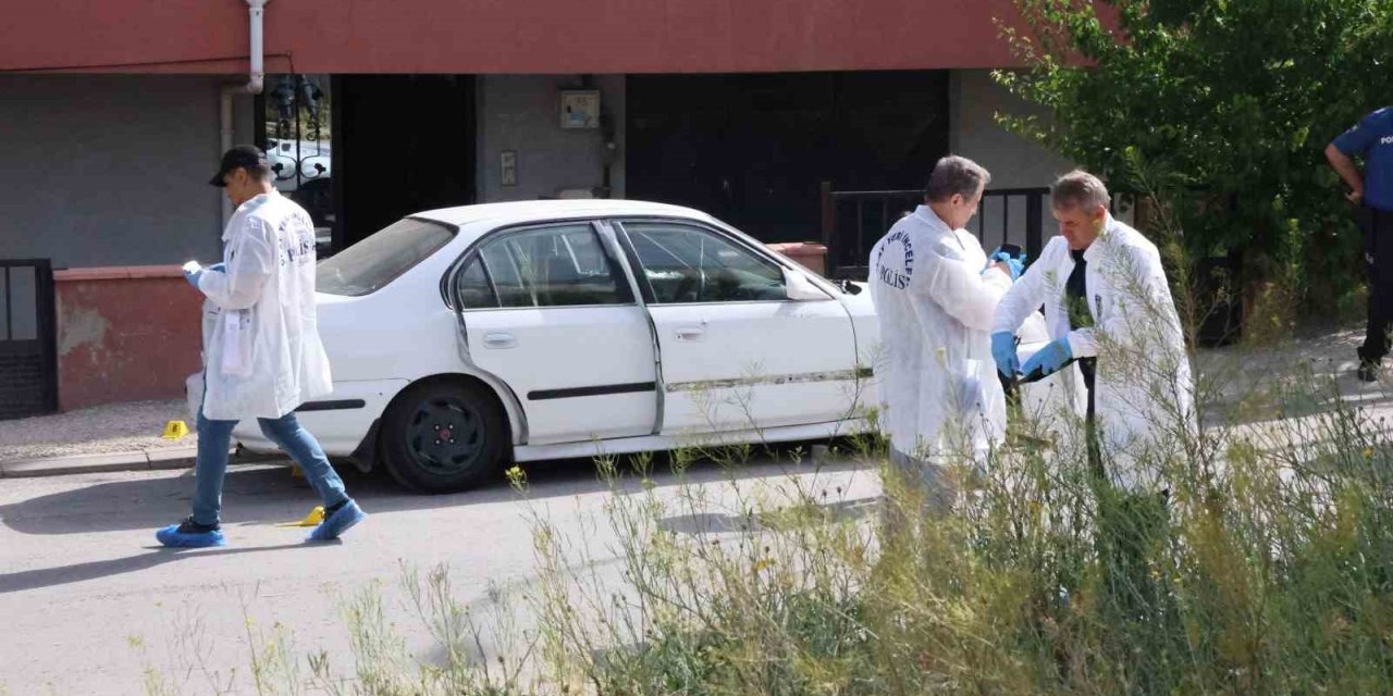 Kızını Ve Torununu, Boşandığı Eşine Sahip Çıktıkları İçin Öldürmüş