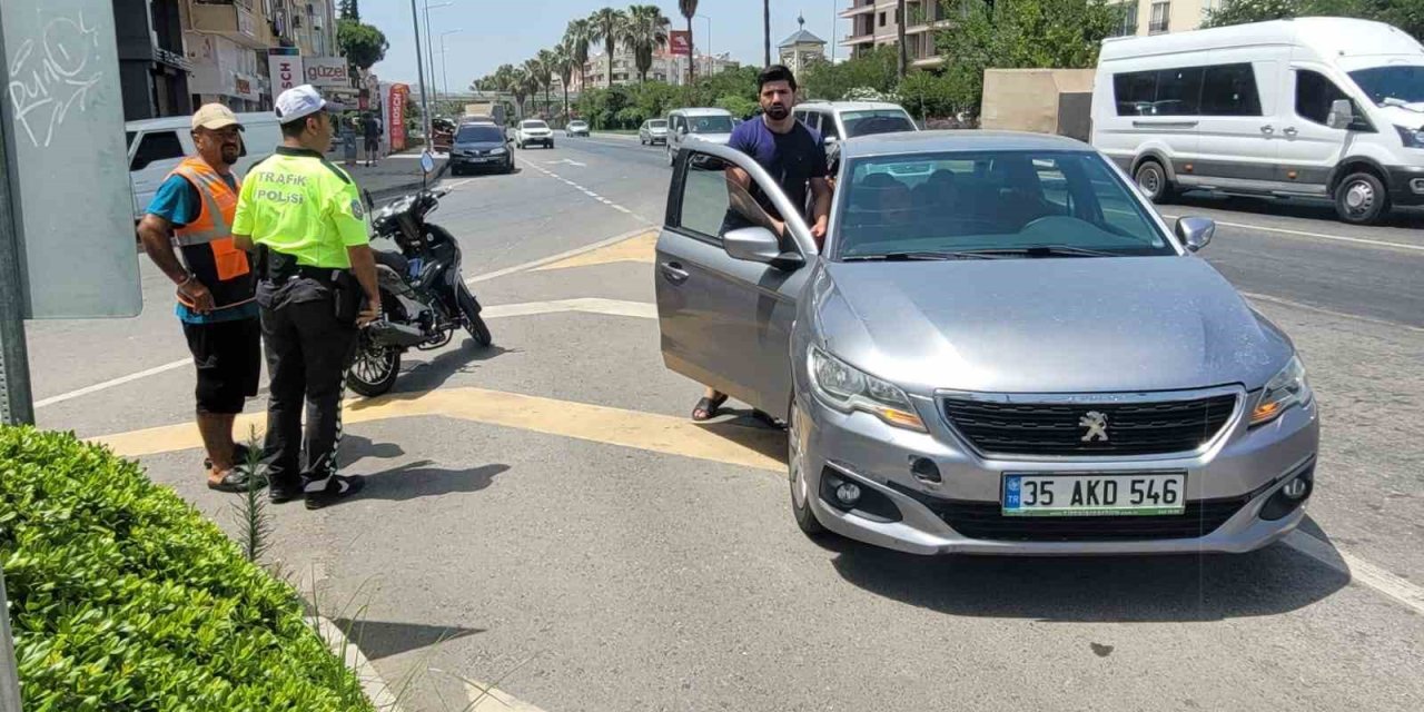 Otomobille Motosiklet Çarpıştı: 1 Yaralı