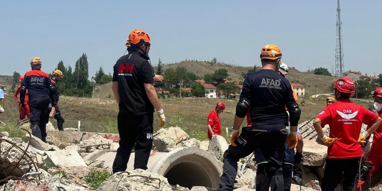 Saha Uzantılı Masa Başı Deprem Tatbikatı, Vali Aksoy’un Başkanlığında Gerçekleştirildi