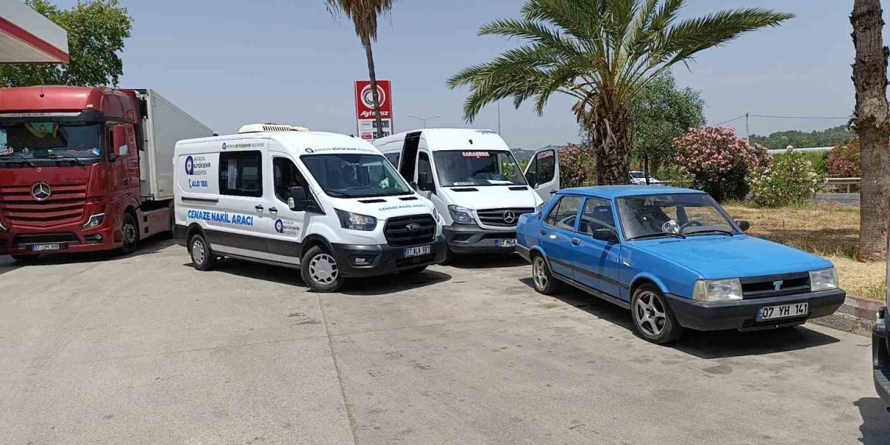 Tur Minibüsü Sürücüsü Park Ettiği Araç İçerisinde Ölü Bulundu