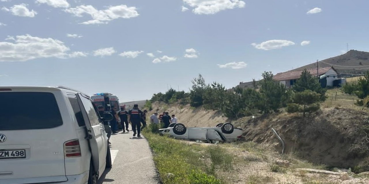 Otomobil Çekici İle Çarpışıp Takla Attı: 1 Ölü, 1 Yaralı