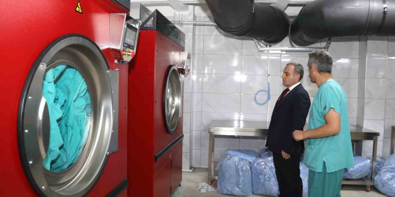Rektör Prof. Dr. Altun, Tıp Fakültesi Hastaneleri Çamaşırhane Tesisi’ni İnceledi