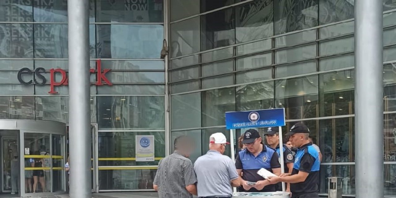 Polisler Vatandaşları Dolandırıcılık Ve Hırsızlık Olaylarına Karşı Bilgilendirdi