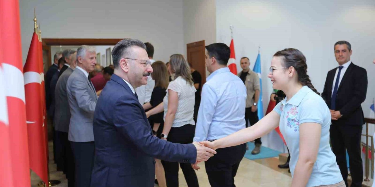 Vali Hüseyin Aksoy Valilik Personeli İle Bayramlaştı