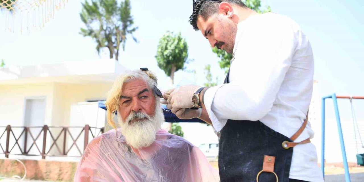 Sokakta Yaşayan Vatandaşlara Bayram Tıraşı