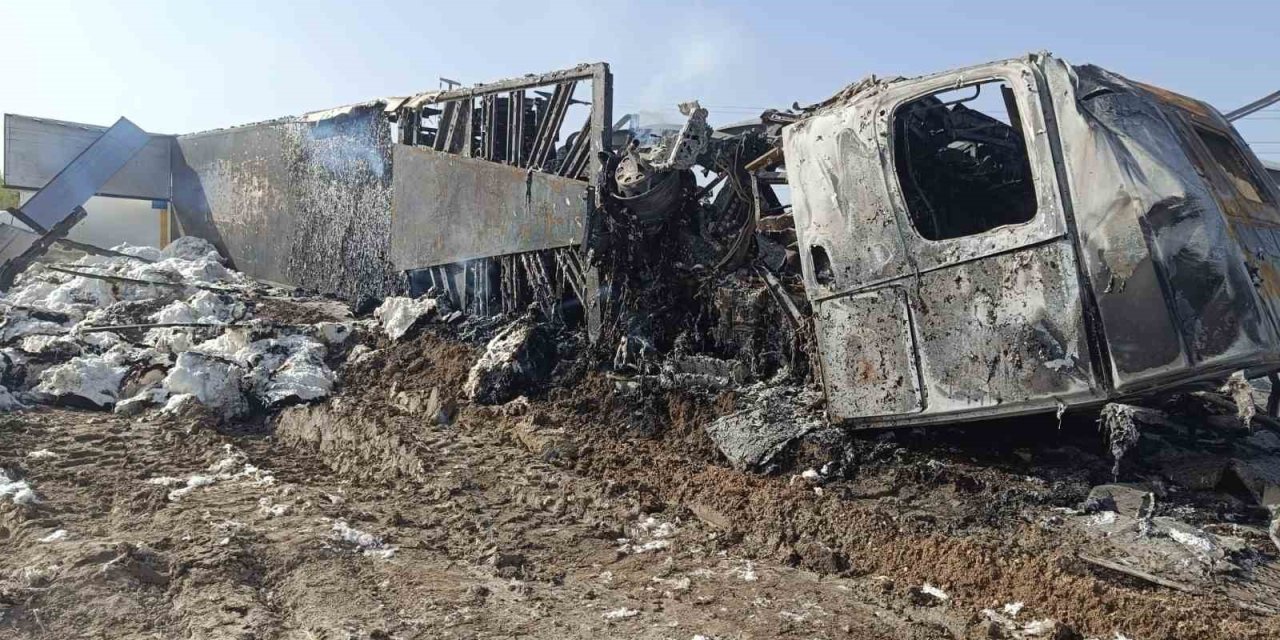 Konya’da Devrilen Tır Yandı, Sürücü Kurtarılamadı