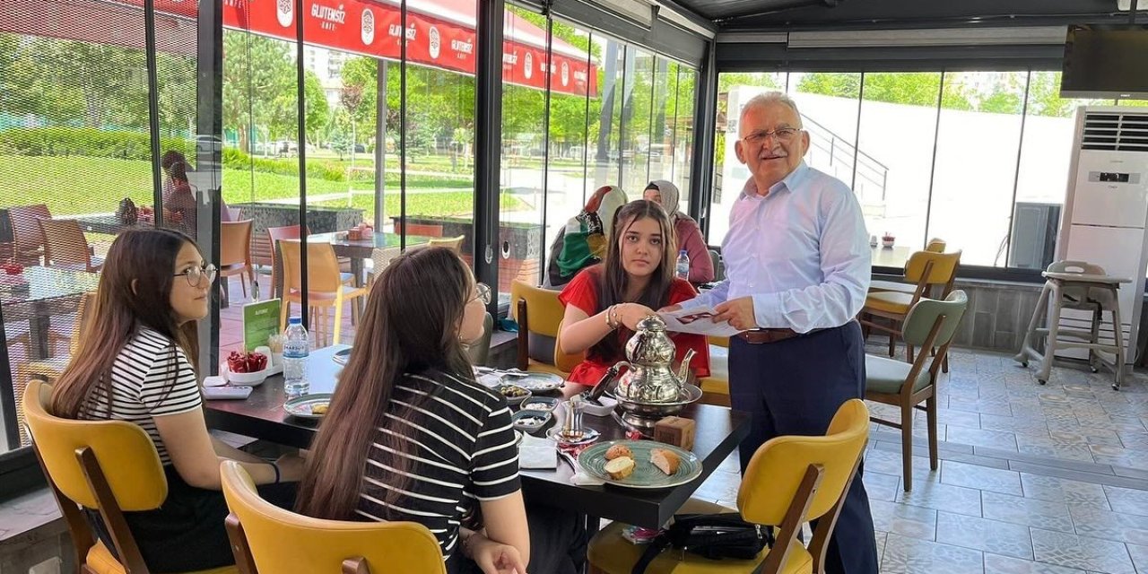 Başkan Büyükkılıç, Karne Alan Öğrencilerle Buluştu