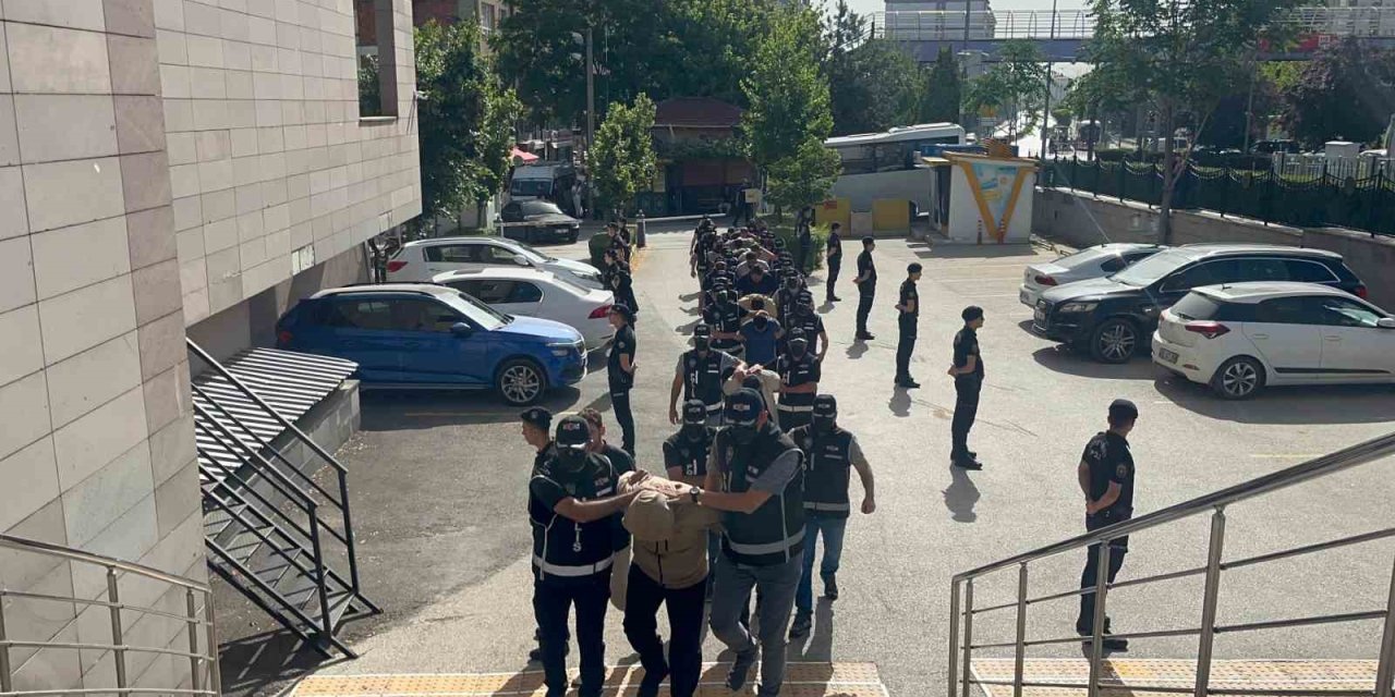 Tefecilik İle 153 Milyon Tl Gelir Elde Eden 12 Şüpheliden 4’ü Tutuklandı