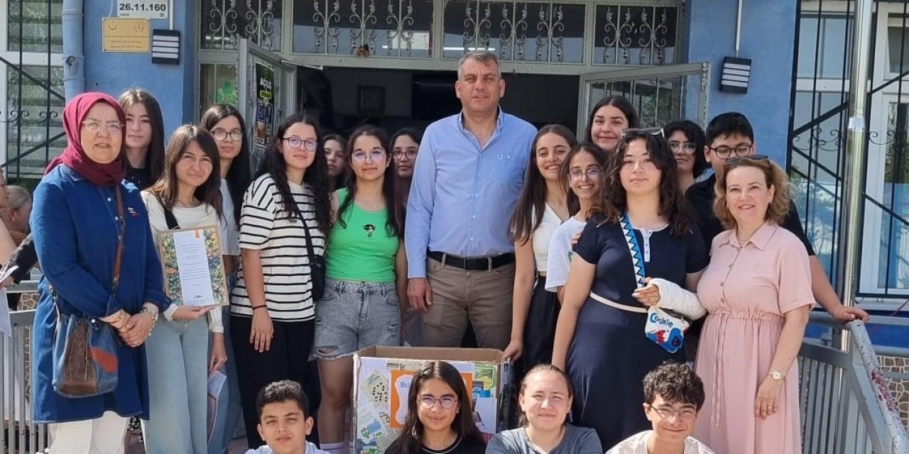 Eskişehir Mehmet Gedik Ortaokulu Öğrencilerinden ‘kâğıdın Yolculuğu’ Adlı ‘etwinning’ Projesi Yoğun İlgi Gördü