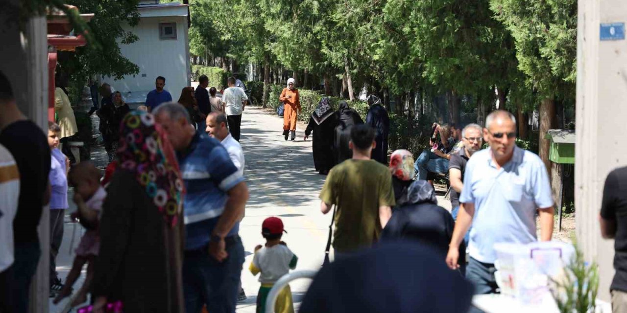 Konya’da Mezarlıklarda Bayram Ziyaretleri