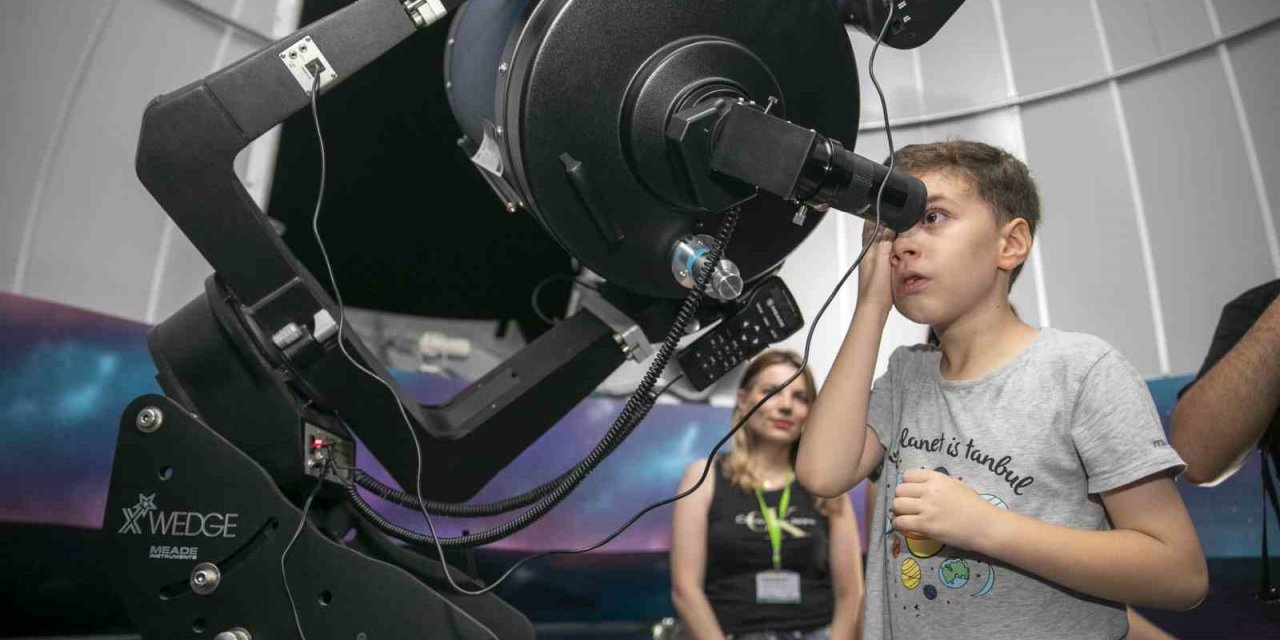 Gök Bilim Meraklıları, Ayın İlk Dördün Evresini Gözlemledi