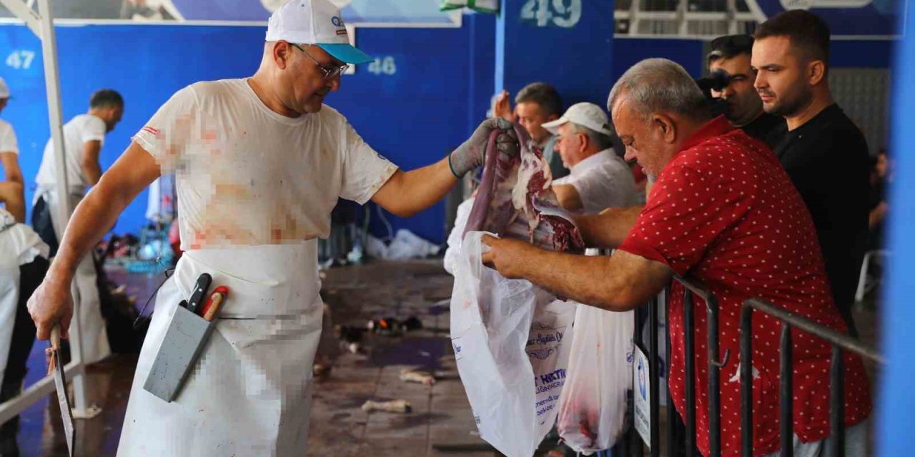 Antalya Büyükşehir Belediyesi 3 Farklı Noktada Kesim Hizmeti Veriyor