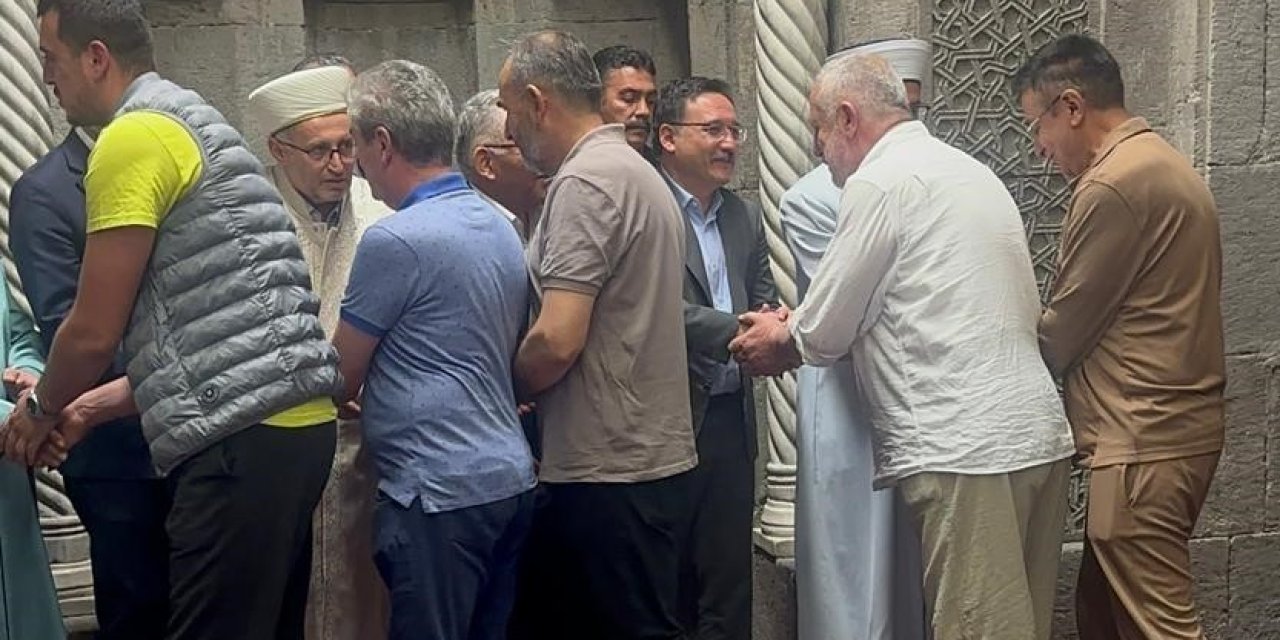 Kayseri Protokolü Vatandaşlarla Bayramlaştı