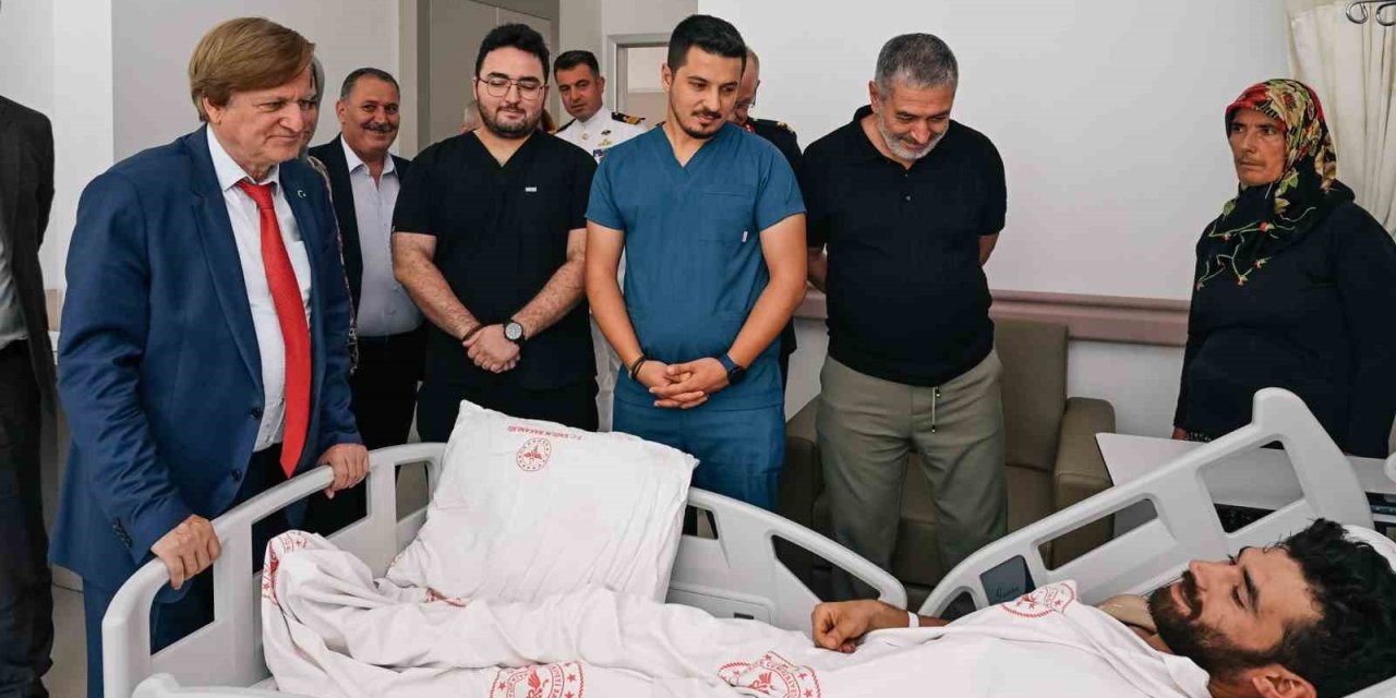 Antalya Vali Vekili Arat, Antalyalılarla Bayramlaştı