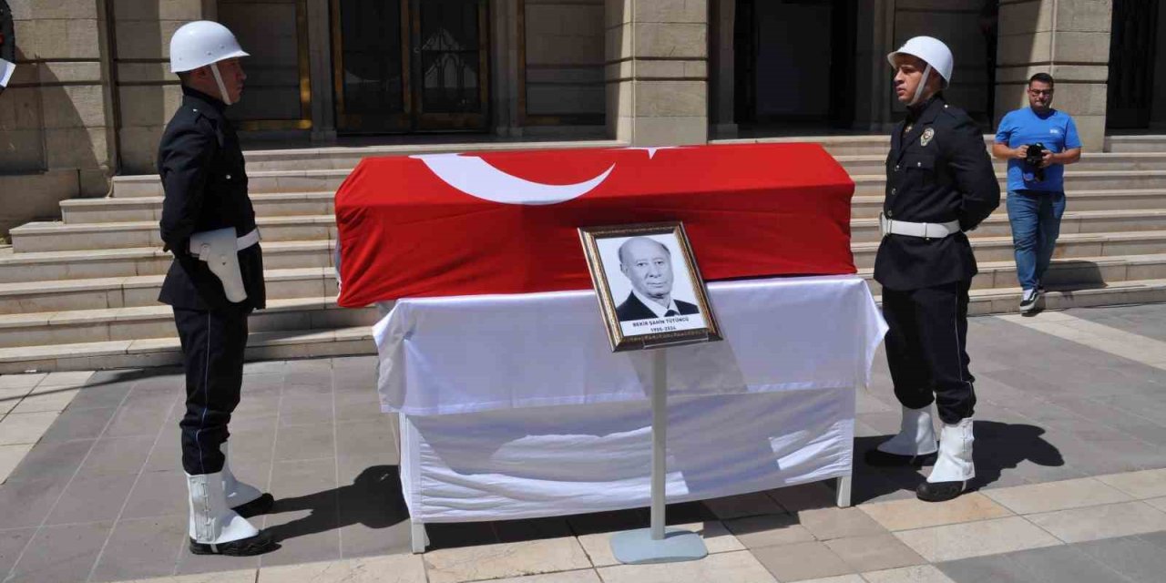 Emekli Vali Yardımcısı Tütüncü Son Yolculuğuna Uğurlandı