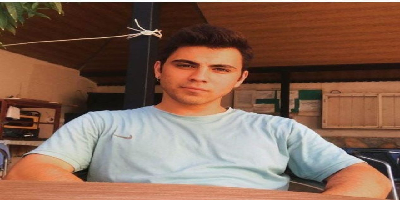 Reklam Panosuna Çarptı, Olay Yerinde Hayatını Kaybetti