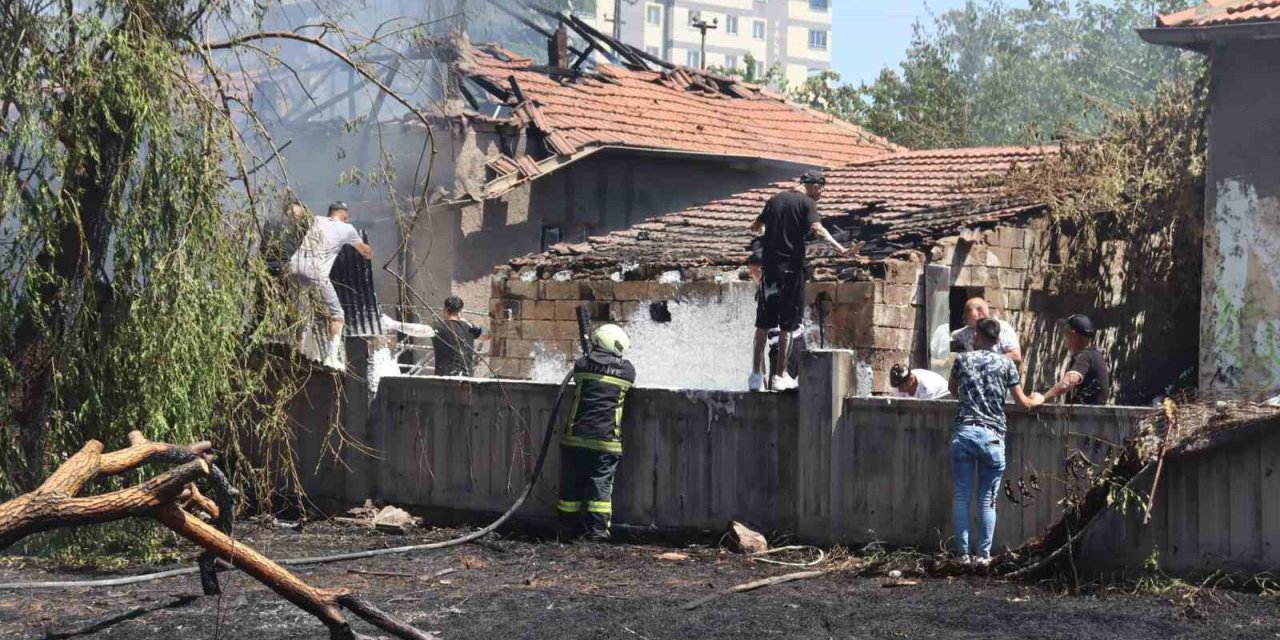 Kayseri’de Tüp Deposunda Yangın