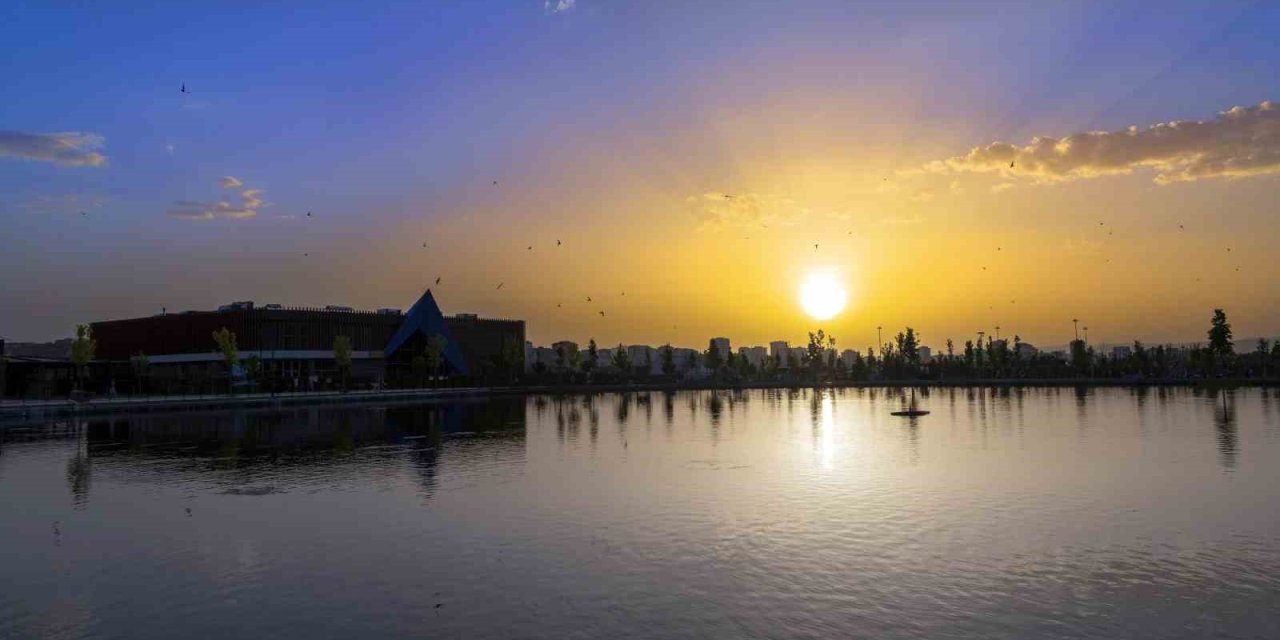 Türkiye’nin En Büyük Biyolojik Göleti, Görsel Şölen Sunuyor