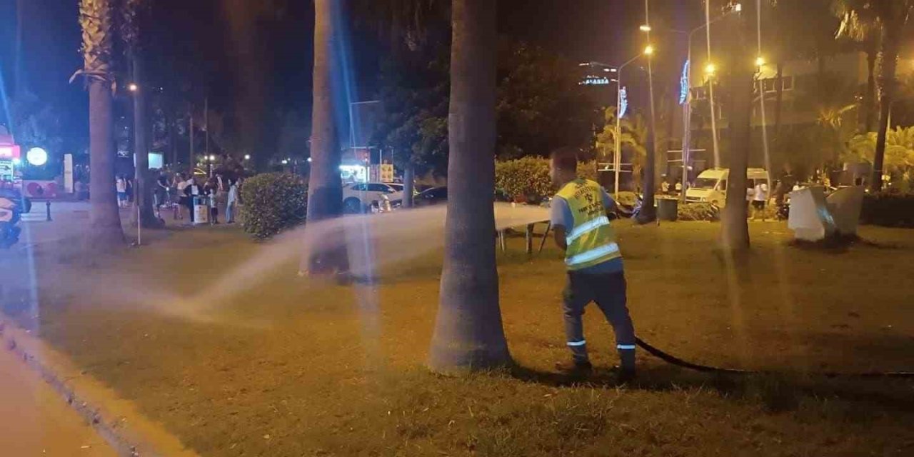 Alanya’da Sahillerde Ve Banklarda Yatanlara Zabıta Müdahalesi