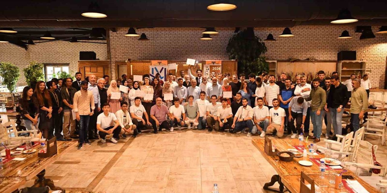 Başkan Büyükkılıç, Yabancı Uyruklu Öğrencilerin Bayram Ve Sertifika Sevincine Ortak Oldu