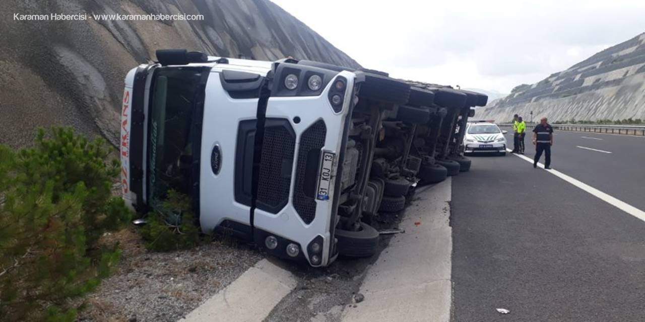 Niğde Adana Yolunda Tır Devrildi