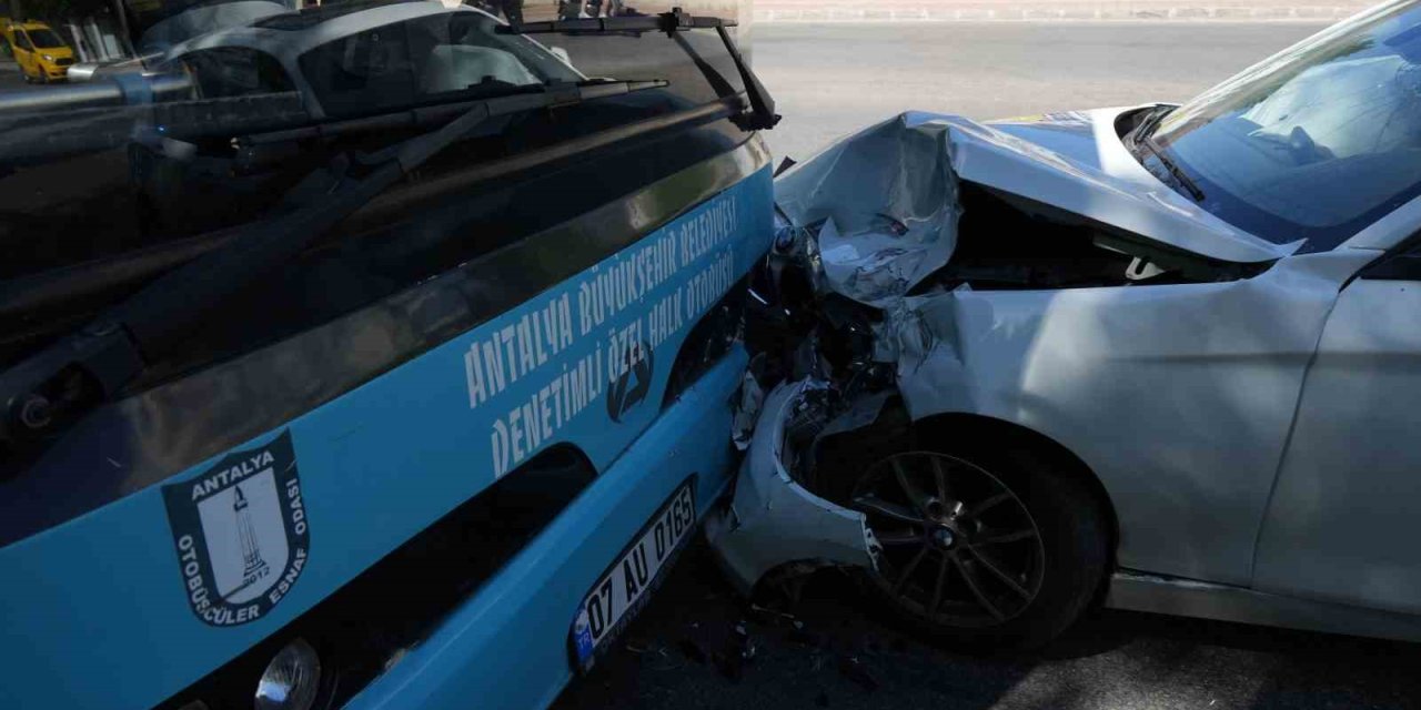 Futbolcu Batıhan Gebecioğlu Antalya’da Geçirdiği Trafik Kazasında Yaralandı