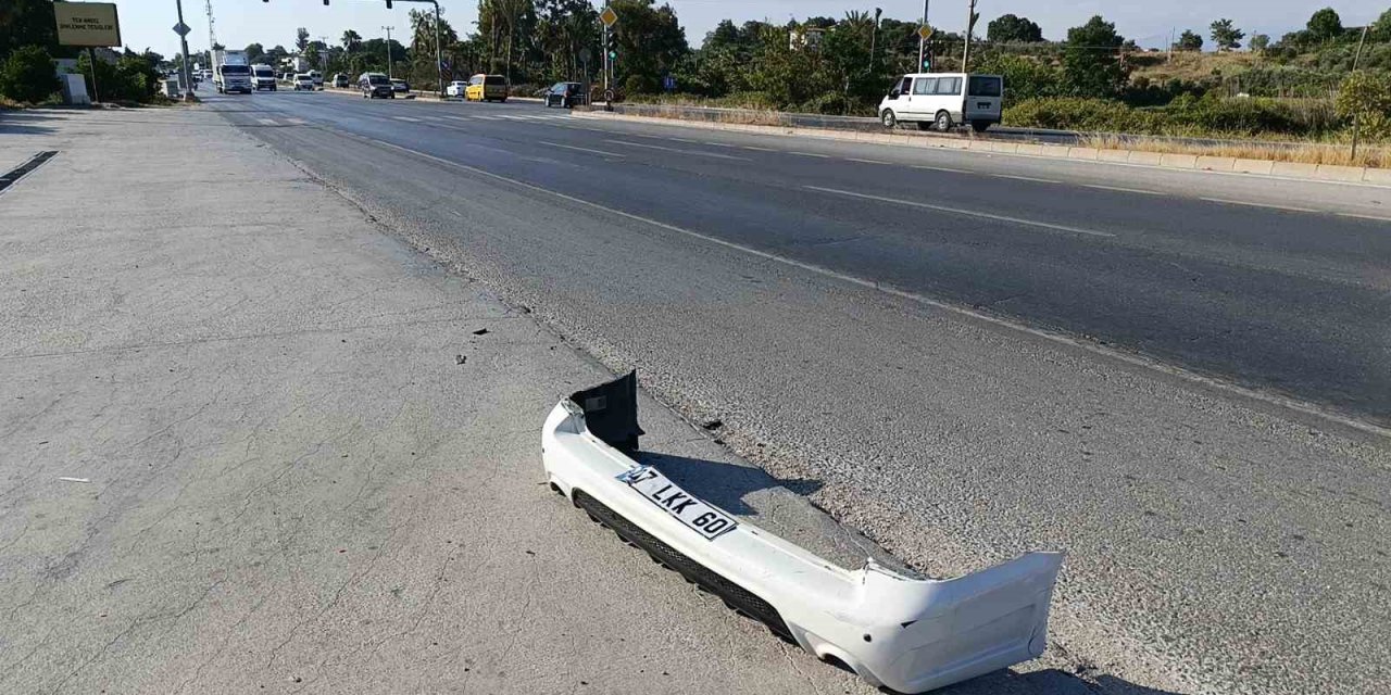 Kavşakta Çarpıştılar, Durmadan Yollarına Devam Ettiler