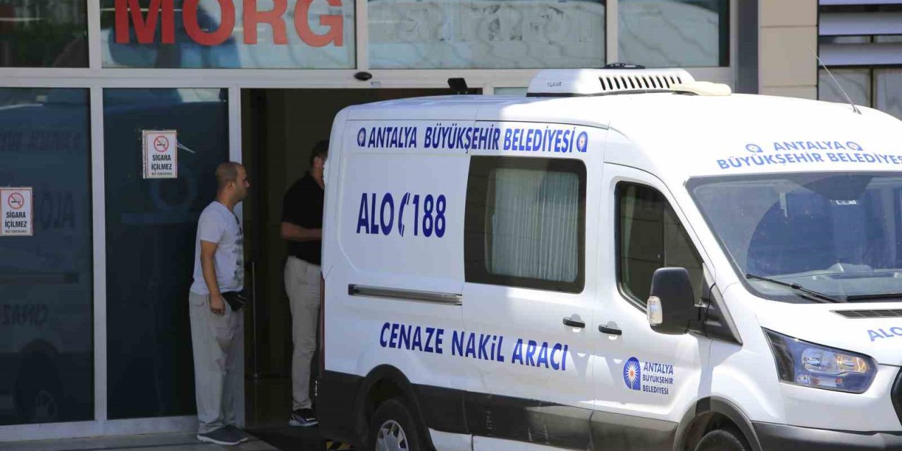 Şiddet Nedeniyle Eşinden Boşanmış, Defalarca Uzaklaştırma Kararı Aldırmış