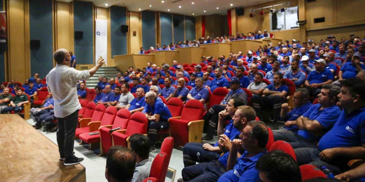 Antalya Büyükşehir’den İlaçlama Personeline Eğitim