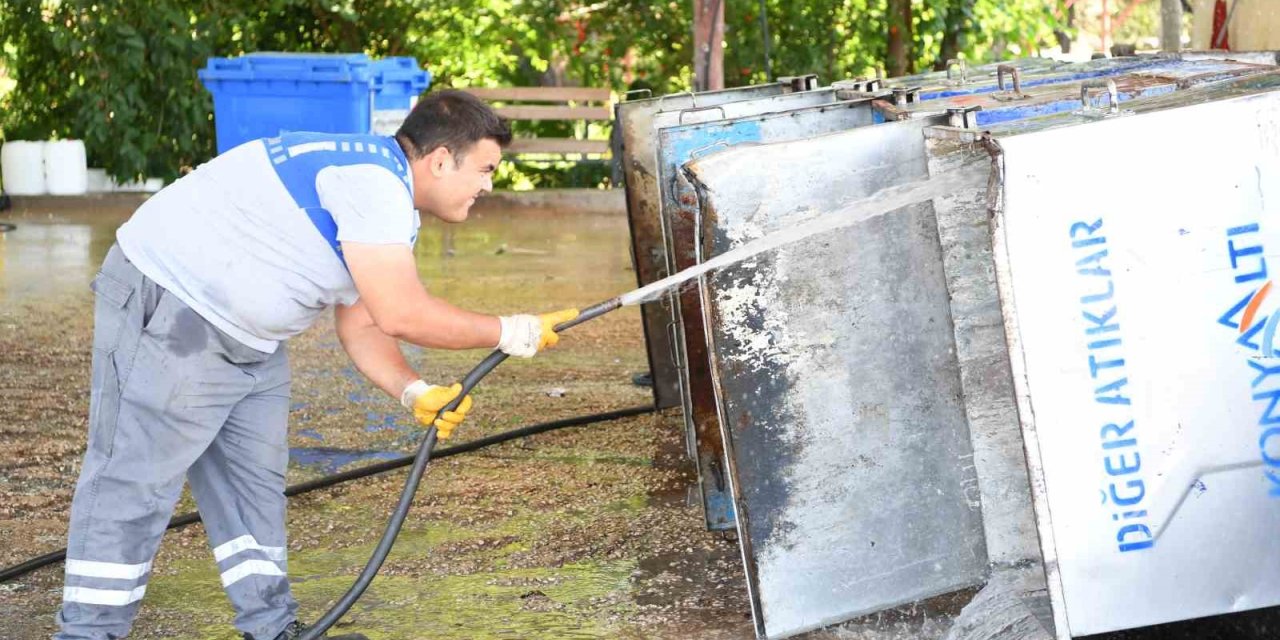 Konyaaltı Belediyesi, Çöp Konteynerlerini Tesislerinde İmal Ediyor