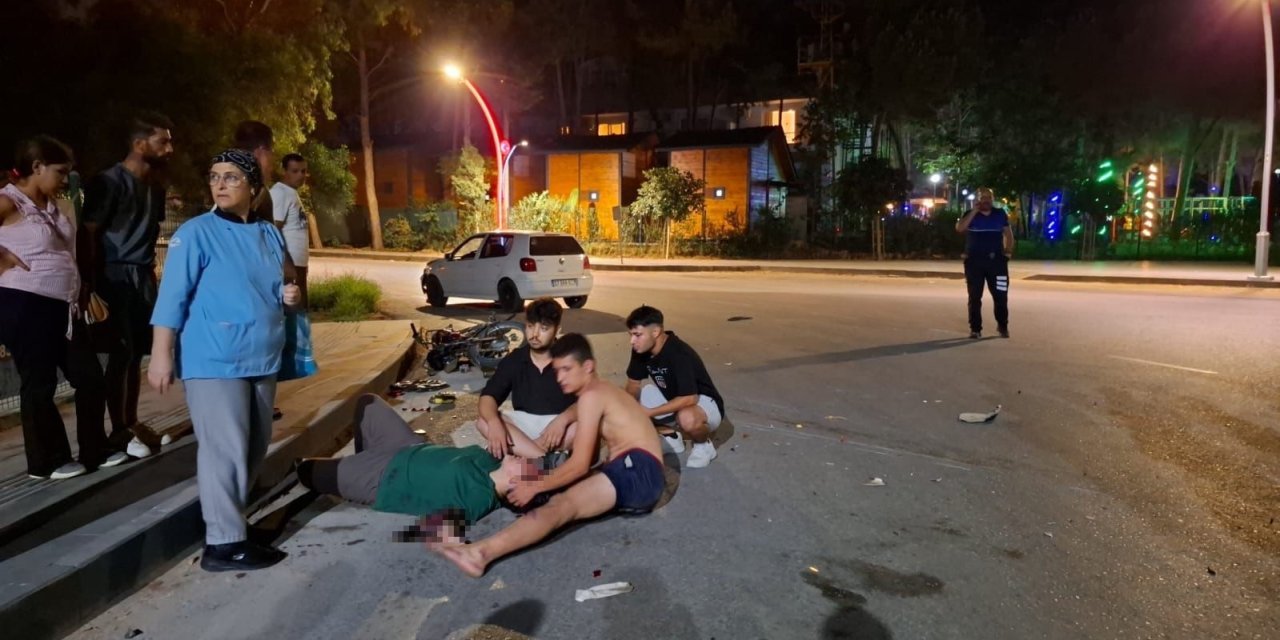 Motosiklet İle Otomobil Çarpıştı: 2 Yaralı