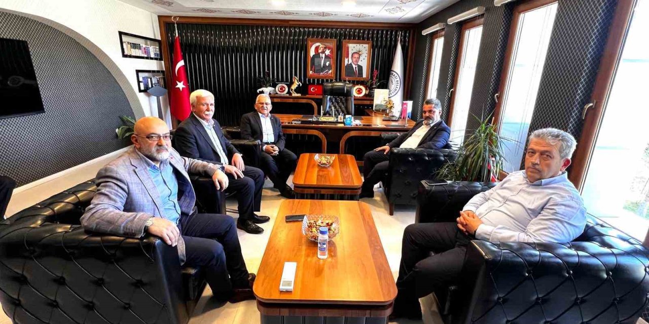 Başkan Büyükkılıç’tan Pınarbaşı Belediyesi’ne Ziyaret