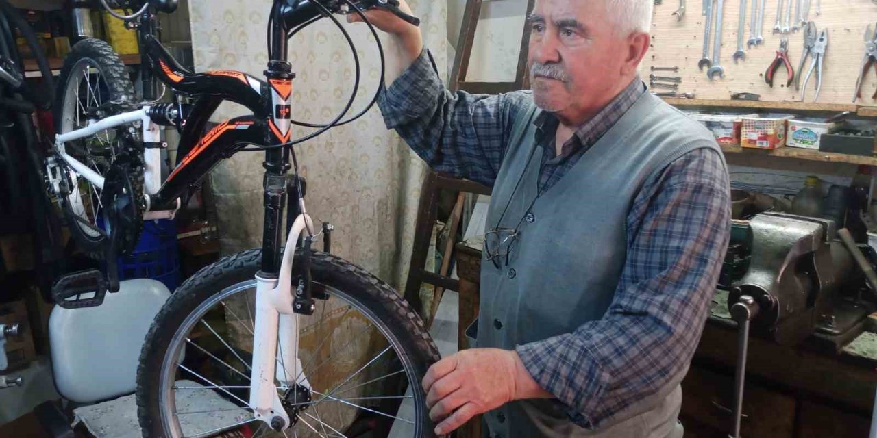 Emekli Bisiklet Sevdalısı ’eskişehirliler En Çok Neden Bisiklete Biniyor’ Sorusunu Araştırdı