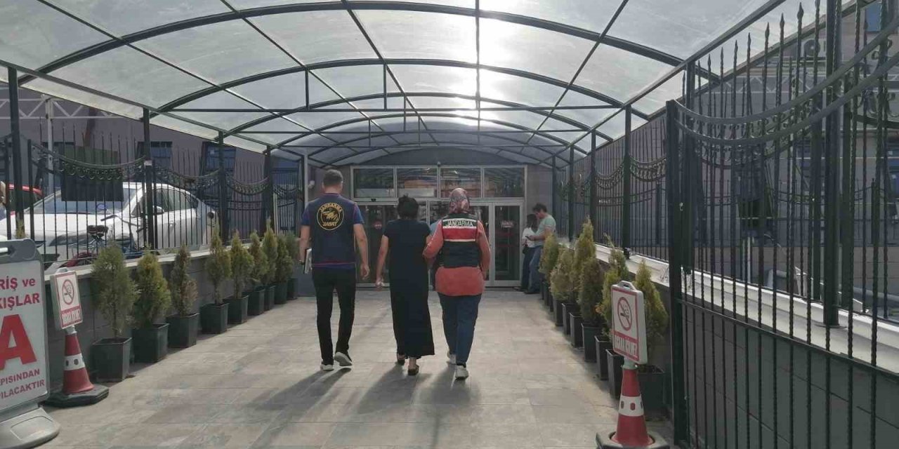 27 Yıl Kesinleşmiş Hapis Ceza İle Aranan Şahıs Jandarma Ekipleri Tarafından Yakalandı