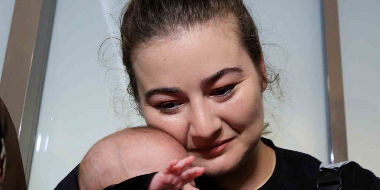 755 Gram Doğan Mercan Bebek 92 Günlük Yoğun Bakım Mücadelesini Kazandı, Annesi Gözyaşlarına Boğuldu