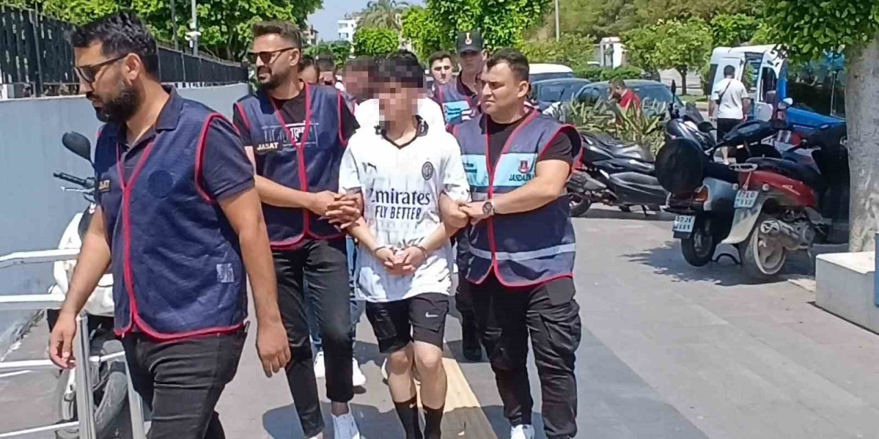 İş Yerlerinden Kıyafet Çalan Hırsızlar Yakalandı, Esnaf Derin Bir Nefes Aldı