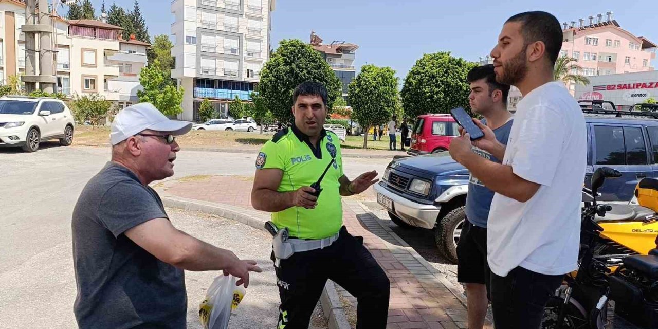 Motosikletlere Çarpıp Kaçan Sürücüyü Peşinden Koşarak Yakaladı