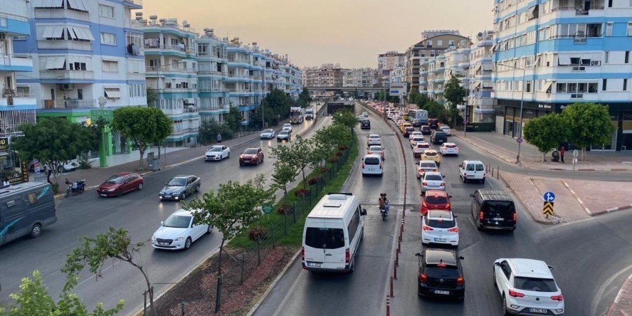 Antalya’da Motorlu Kara Taşıtları Sayısı 1 Milyon 498 Bin 295 Oldu