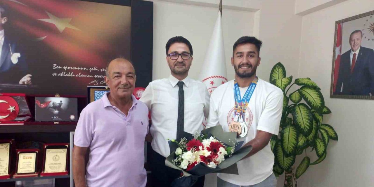 Demir, Milli Tenisçi Ahmet Kaplan’ı Tebrik Etti