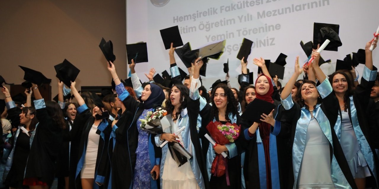 Aü’de 199 Hemşire Mezun Oldu