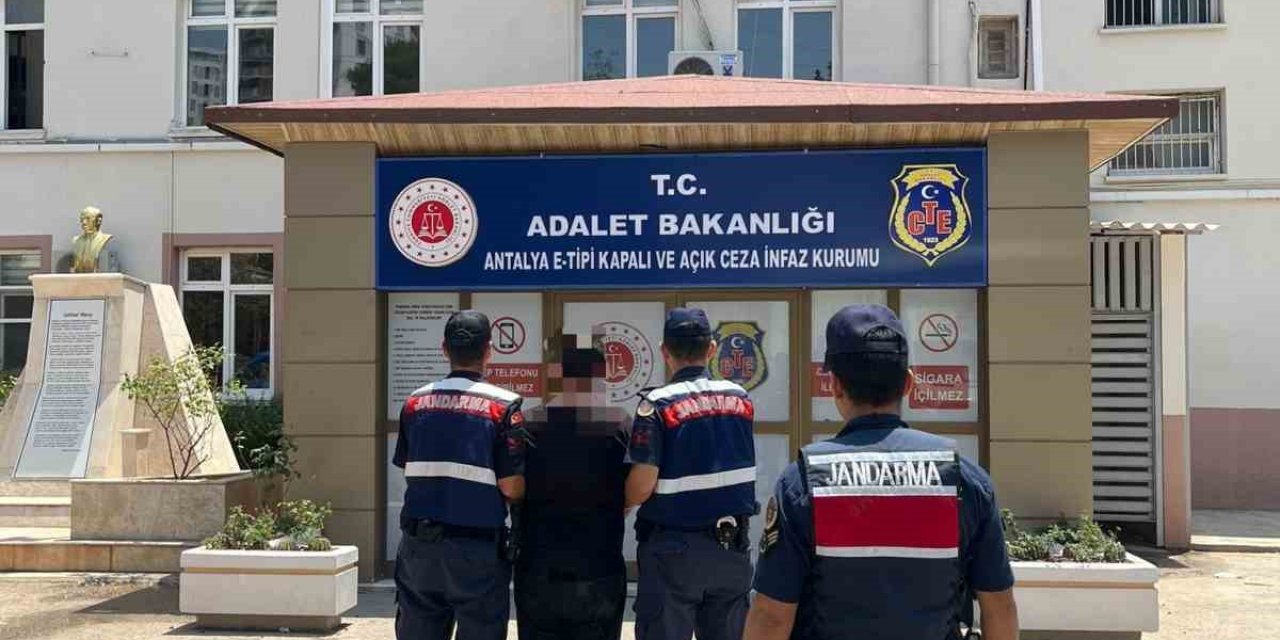 Antalya’da 22,5 Yıl Kesinleşmiş Hapis Cezası İle Aranan Şahıs, Operasyonla Yakalandı