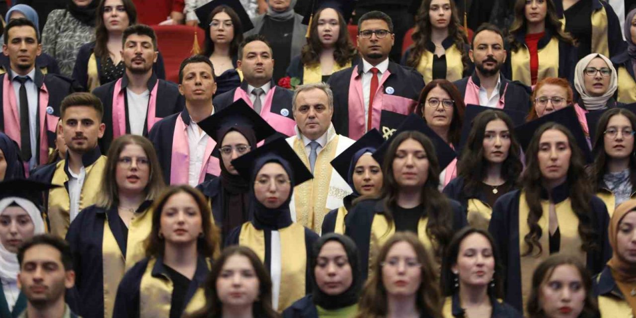 Erü Halil Bayraktar Sağlık Hizmetleri Meslek Yüksekokulu, Yeni Mezunlarını Verdi